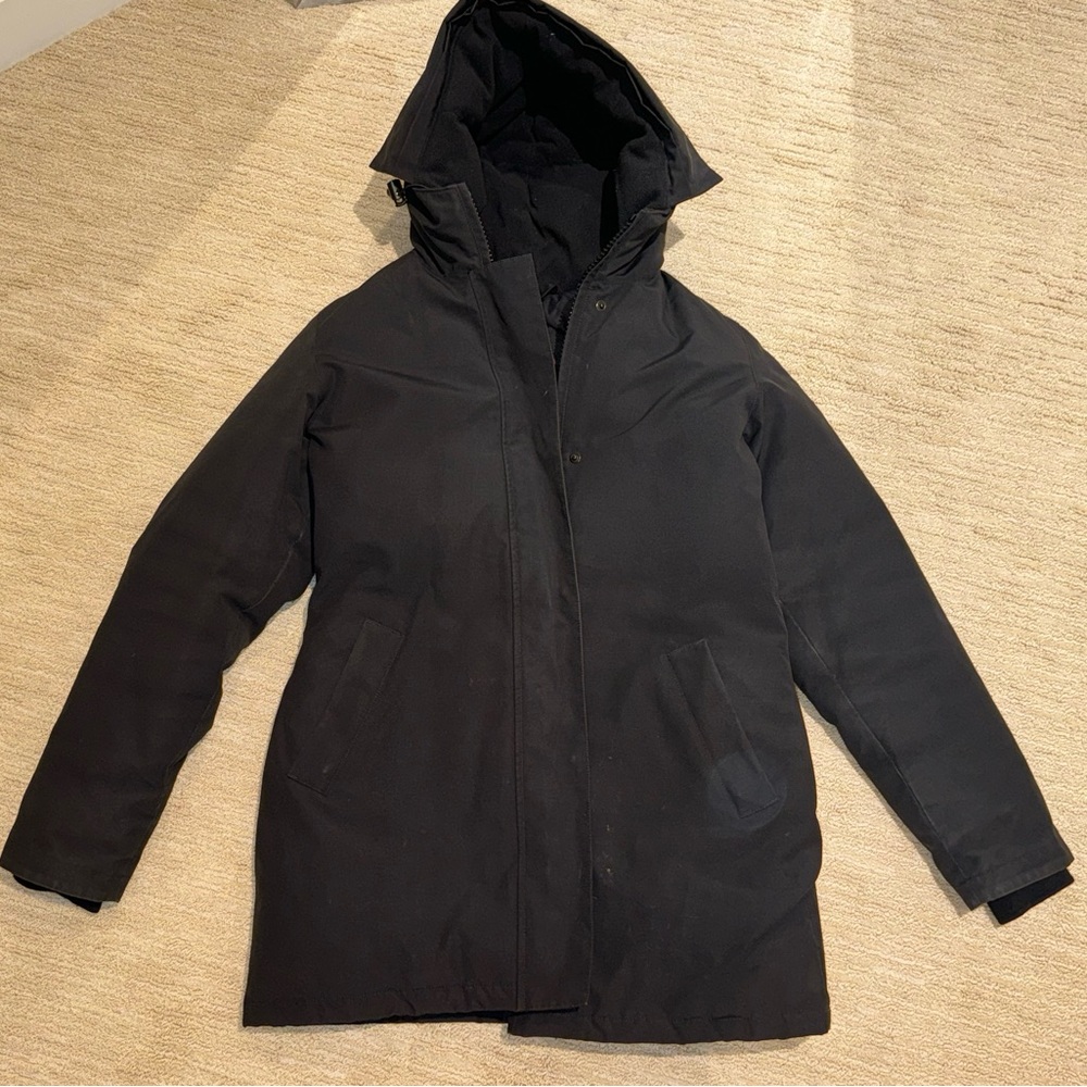 Women's Canada Goose Victoria Parka in black / Large / Preloved